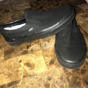 ALL BLACK SLIP ON VANS